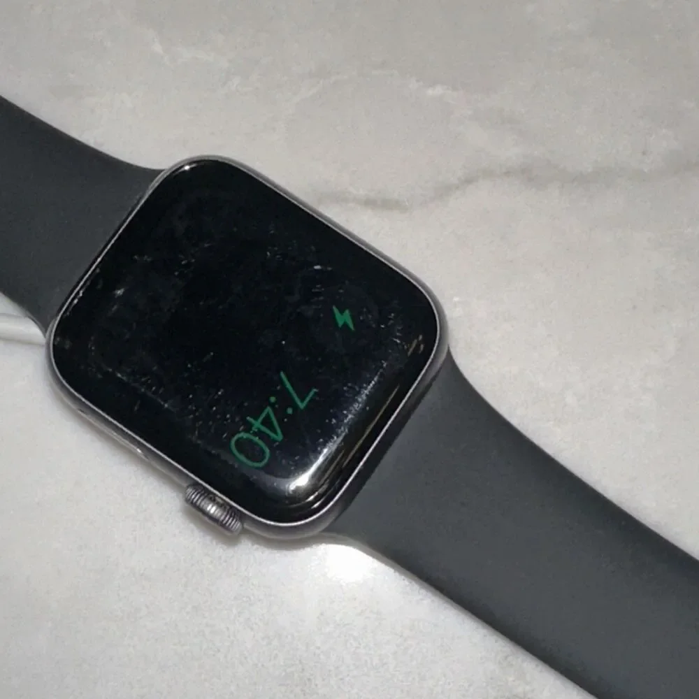 Apple Watch Series 4 GPS 40MM Space Gray Aluminum Case & 4 Bands, Nike, Sports